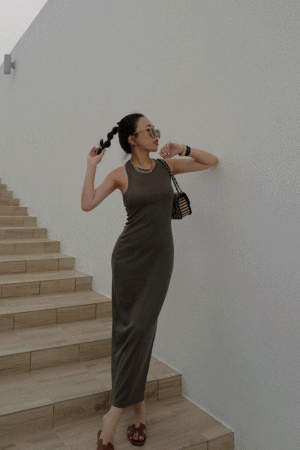 露背單挖肩連身長裙(闆娘.花花清單)
