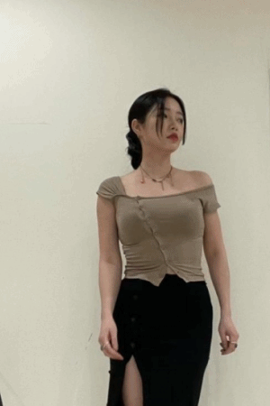 不對稱肩設計排釦上衣