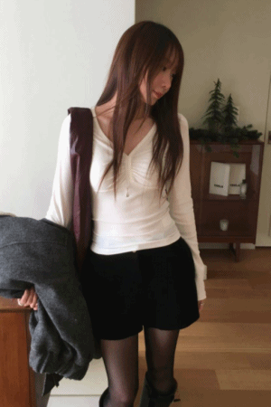 薄料V領抓皺上衣