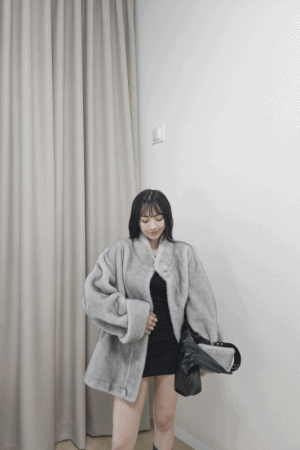 立領寬袖厚毛外套