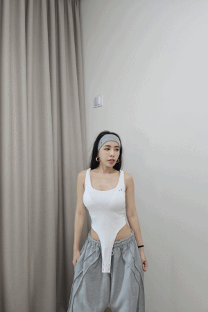 簍空鉚釘美背連帽連體衣