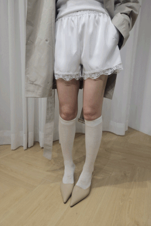 口袋寬蕾絲緞面短褲