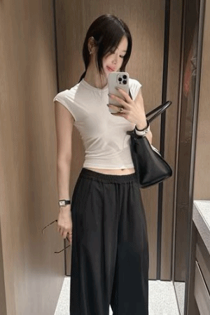 小包袖圓領彈性上衣