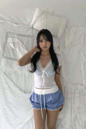 蕾絲滾邊襯衫條紋短褲