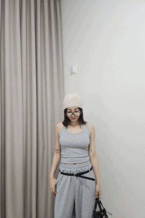 掛脖簍空鉚釘美背背心