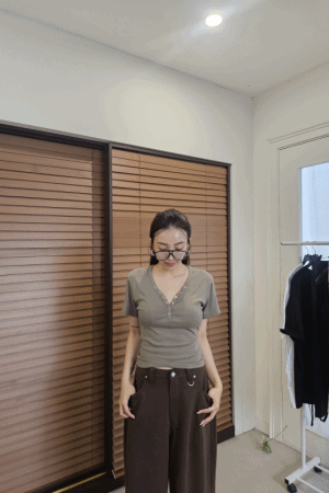 開襟壓扣三分袖棉質上衣
