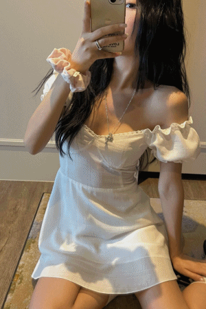 公主拉伸澎袖短洋裝
