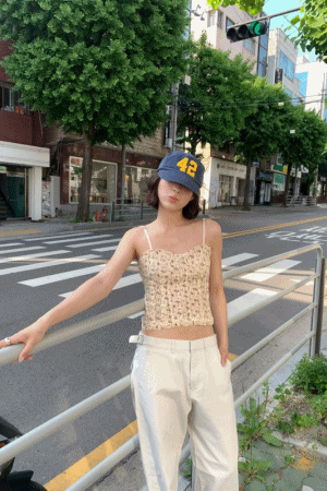 細肩桃心領碎花蕾絲背心