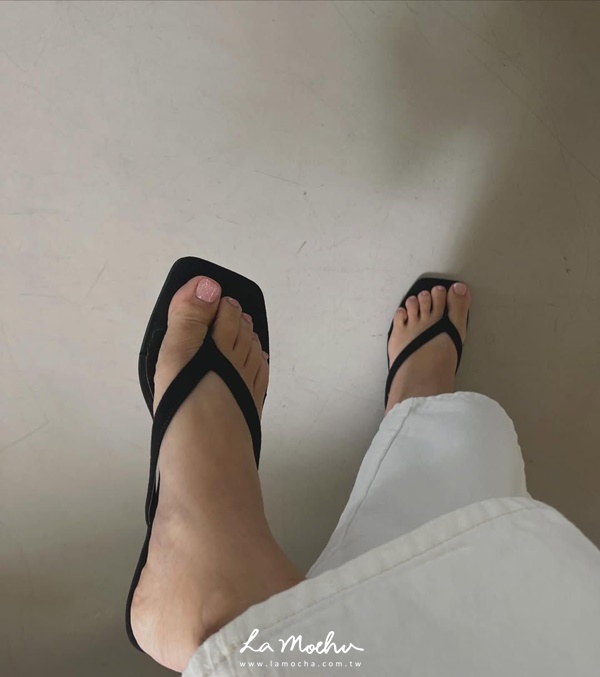 低跟麂皮夾腳拖鞋(偏小半號)