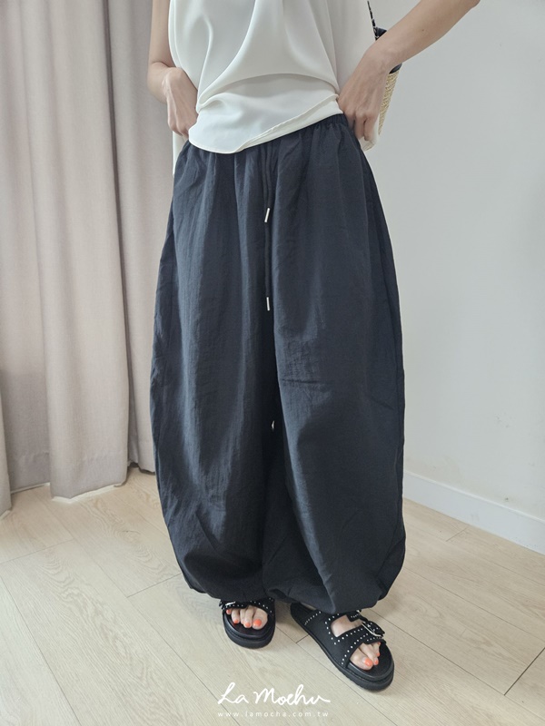 桃心領細肩傘狀緞面背心