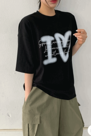 OVERSIZE噴漆字母上衣