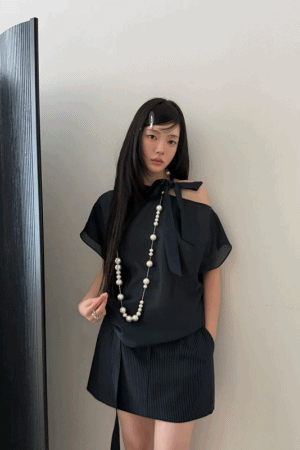 光澤感綁帶露肩上衣
