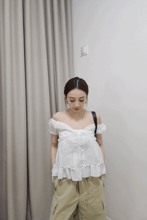 條紋美背排扣蕾絲上衣