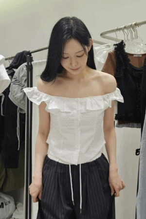(限量)荷葉拉伸領上衣