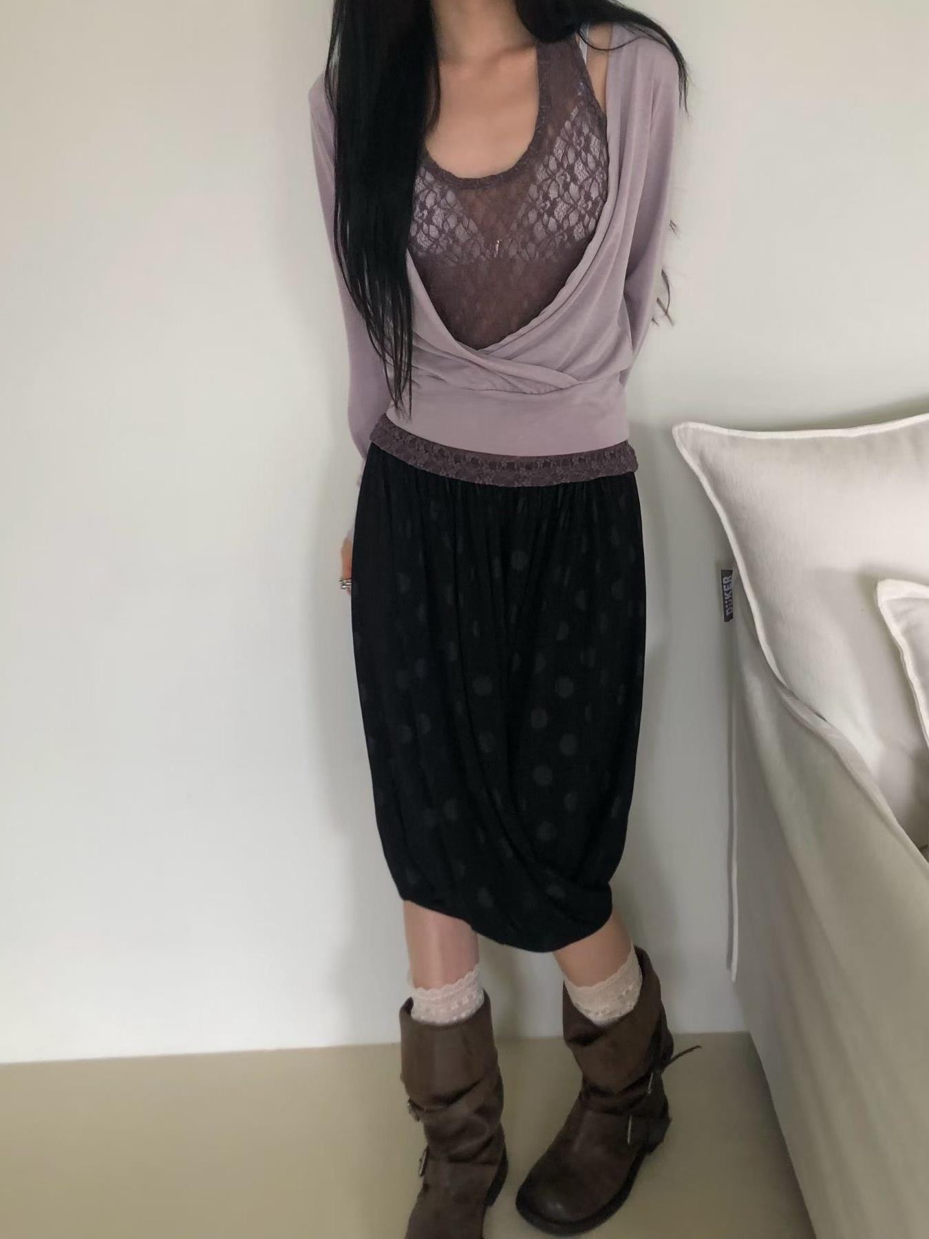 掛脖蕾絲背心+大V領上衣兩件組