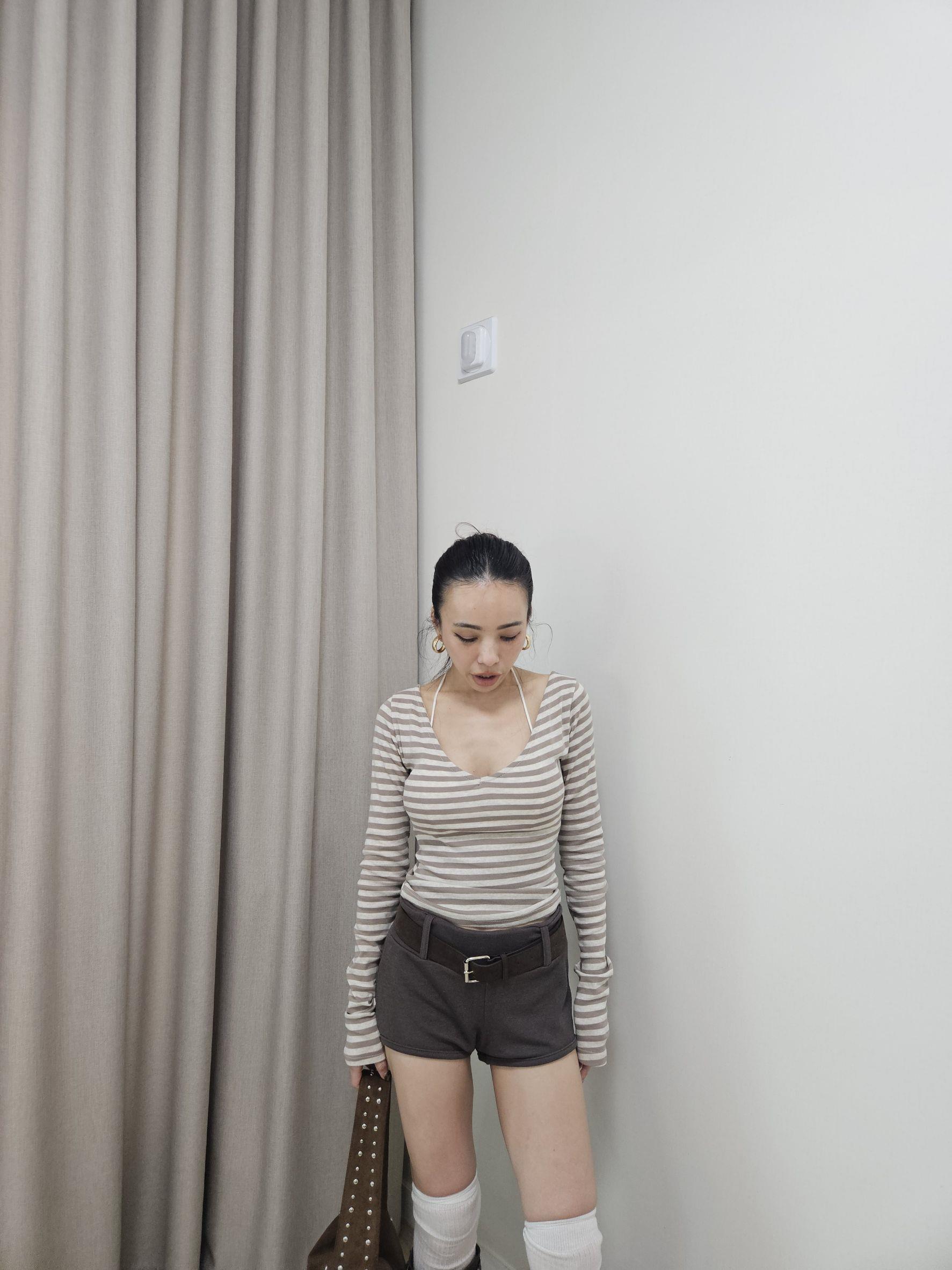 後綁帶條紋V領上衣