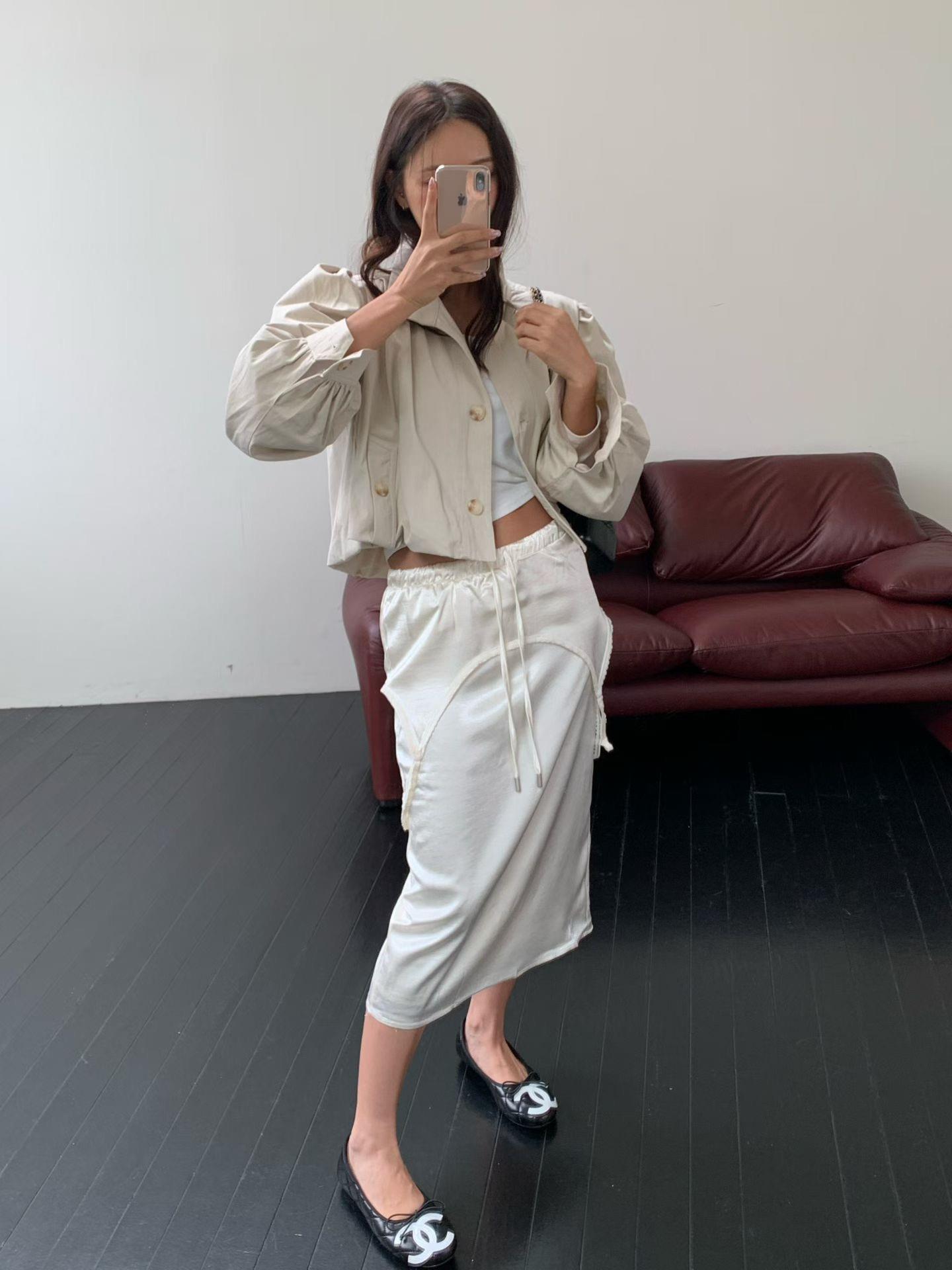背心造型後開衩緞面裙