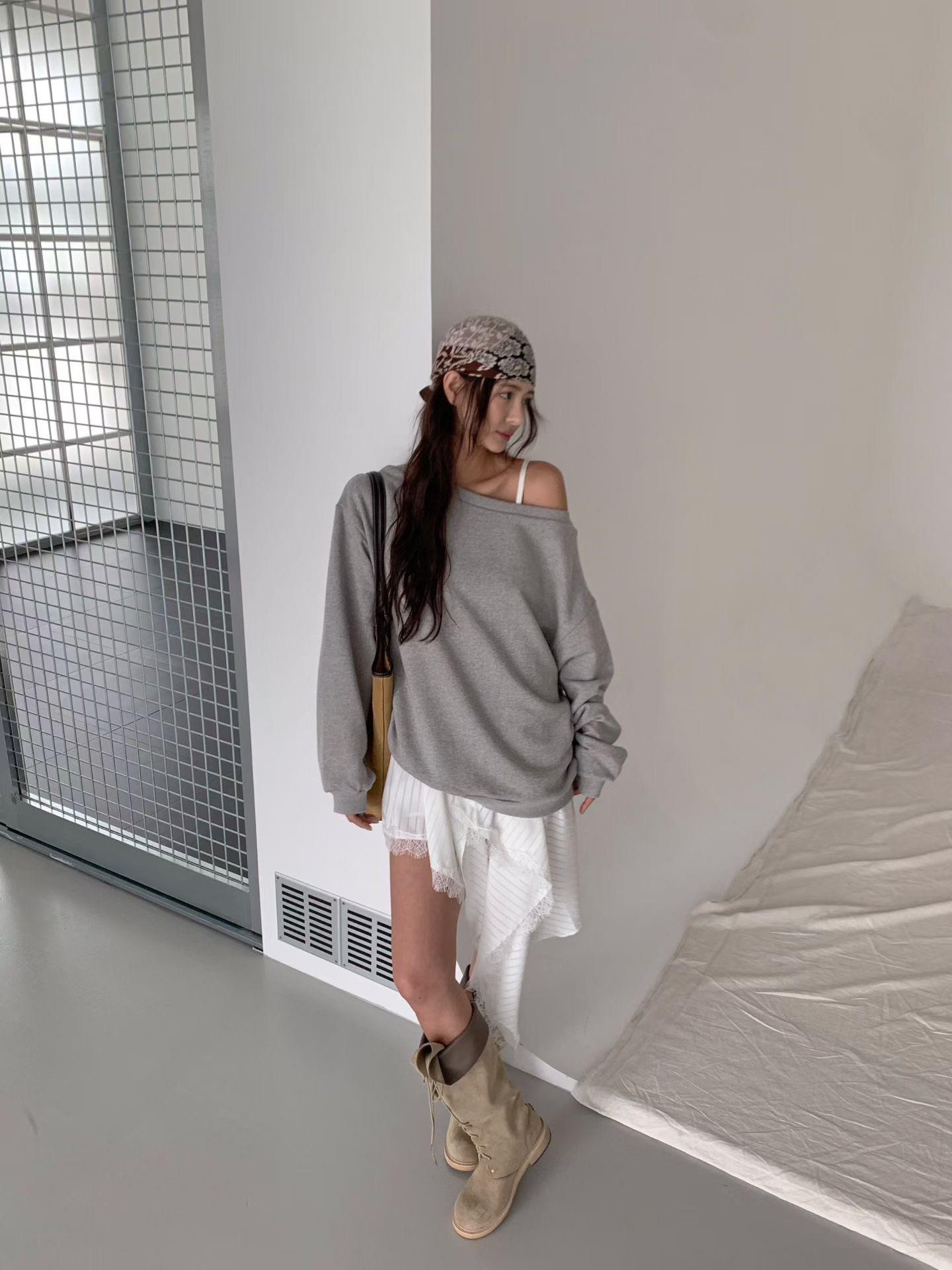 光澤感垂墜短洋裝
