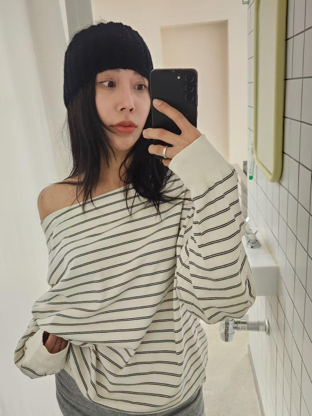 條紋斜肩慵懶上衣